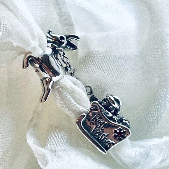🎅 NWOT Santa Sleigh & Reindeer  Charm – Christmas 🦌 - Picture 4 of 15